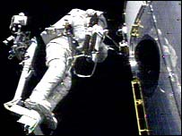 El astronauta Richard Linnehan, en una misin de reparacin del Hubble en 2002